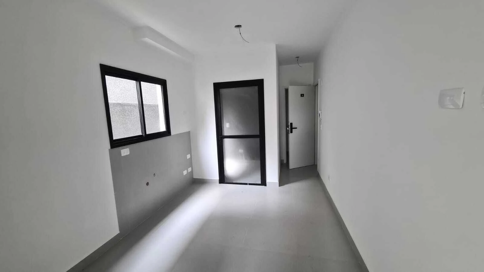 One-bedroom apartment in a building with a coworking space — photo 7