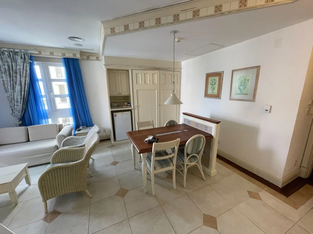 1-bedroom apartment with an open-plan kitchen, 63 m² — photo 2