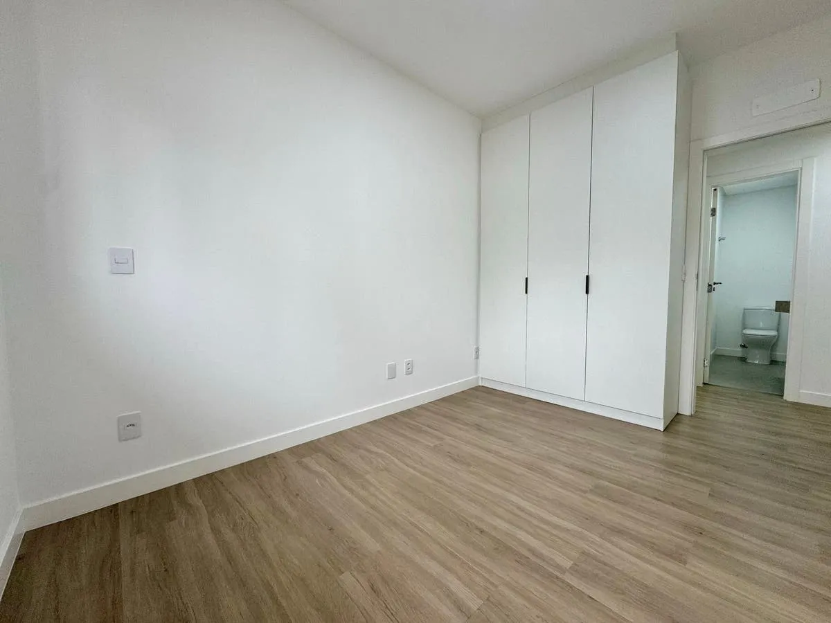 Вид на воду и 3 спальни: квартира 95 м² — photo 30
