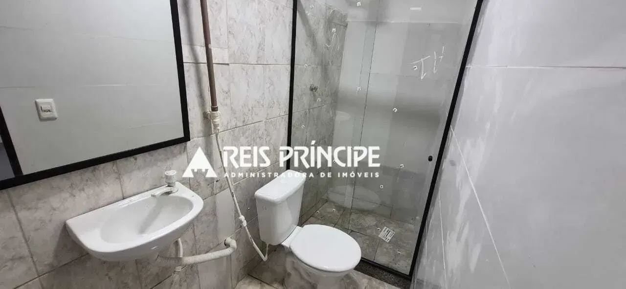 Unfurnished 200 m² house with 5 bedrooms and a balcony — photo 4