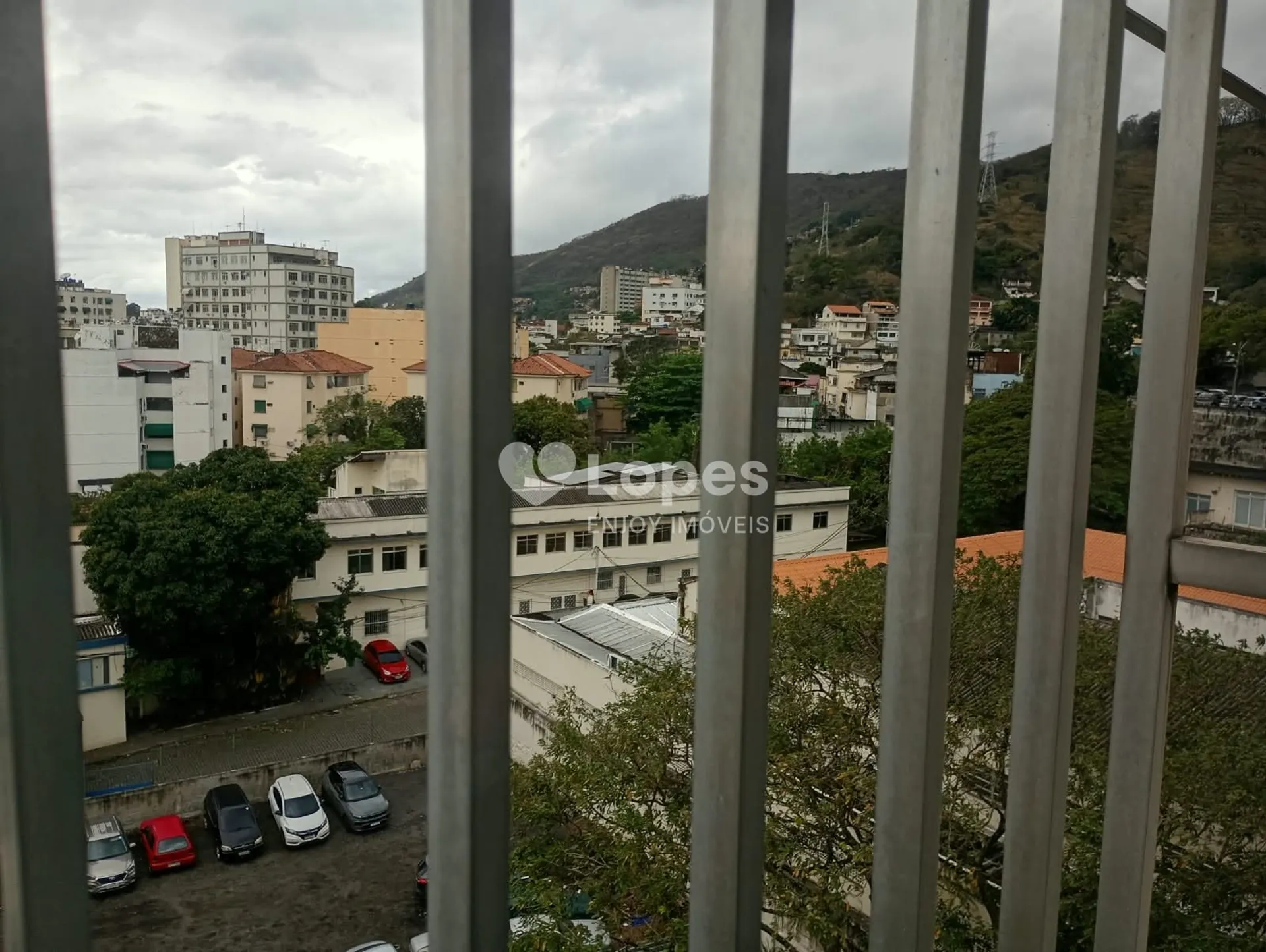 2-bedroom apartment with a mountain view — photo 7