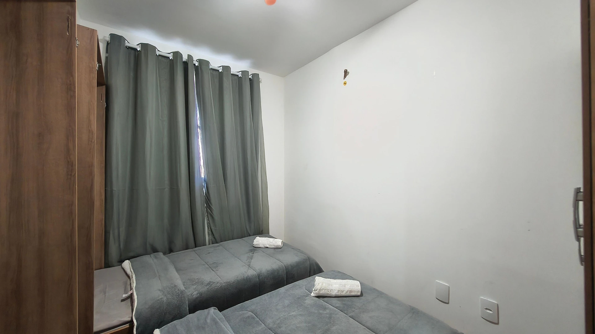 2-bedroom apartment with a mountain view — photo 19