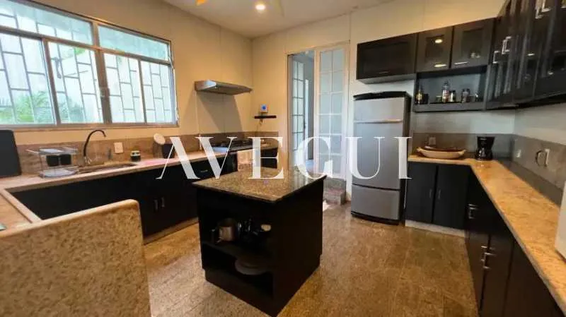 House with 5 bedrooms and closed kitchen, 700 m² — photo 25