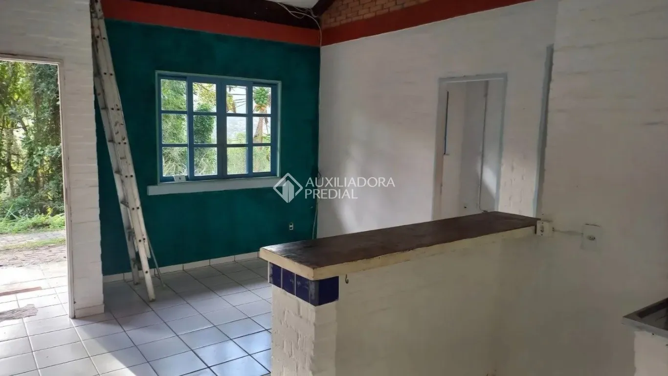 Unfurnished 2-bedroom house with 1 bathroom