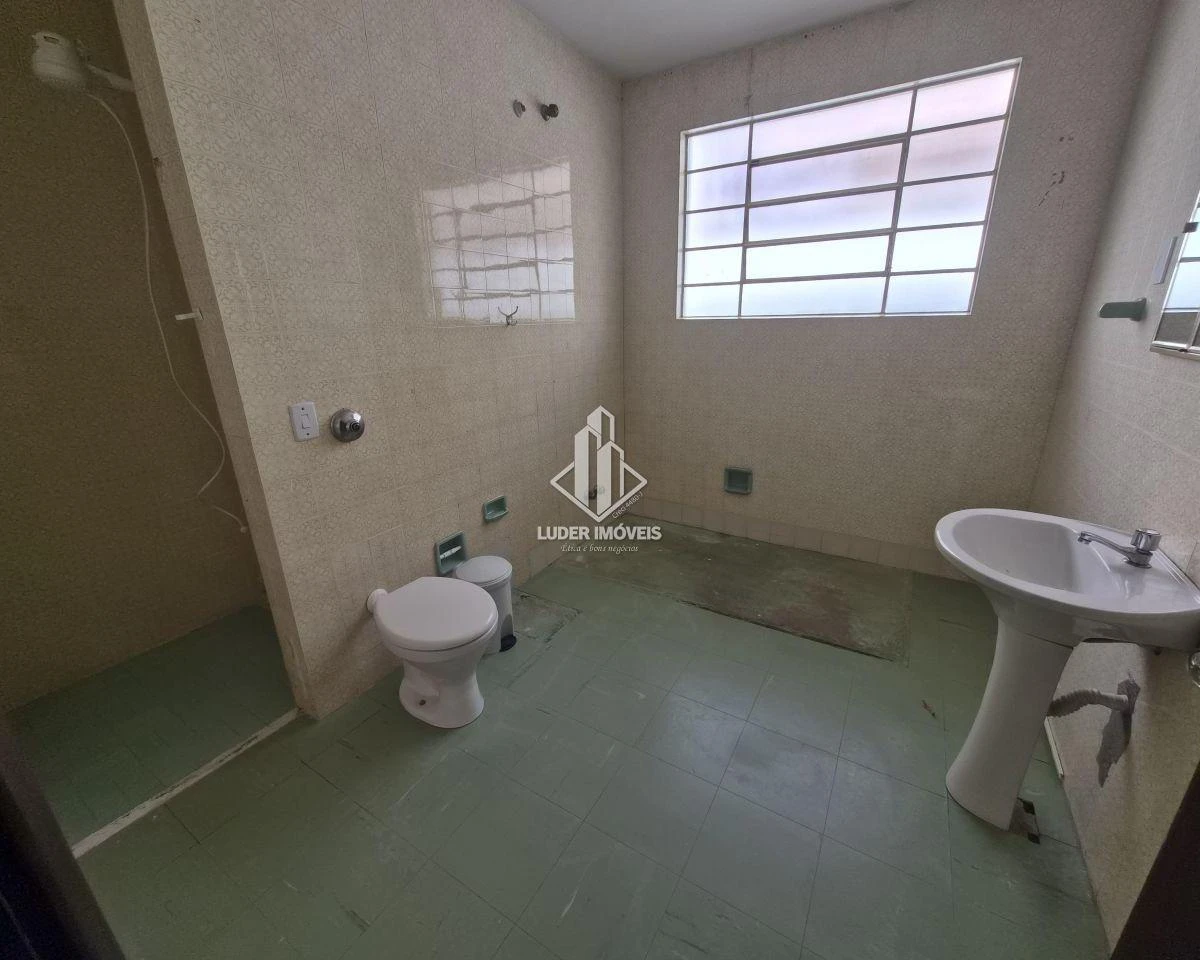 4-bedroom house with a garden in Curitiba — photo 36