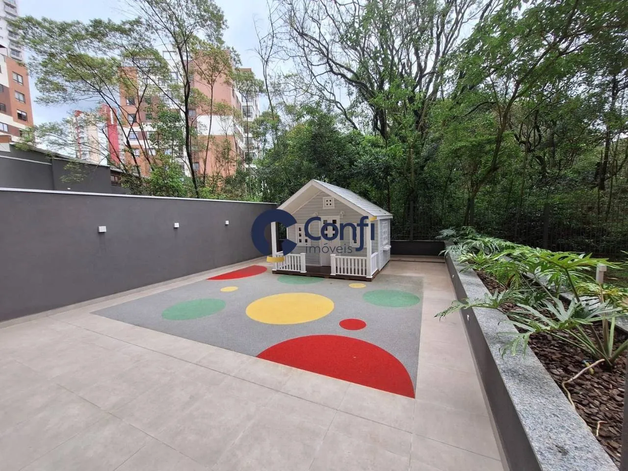 3-bedroom apartment with a grill on the balcony — photo 34