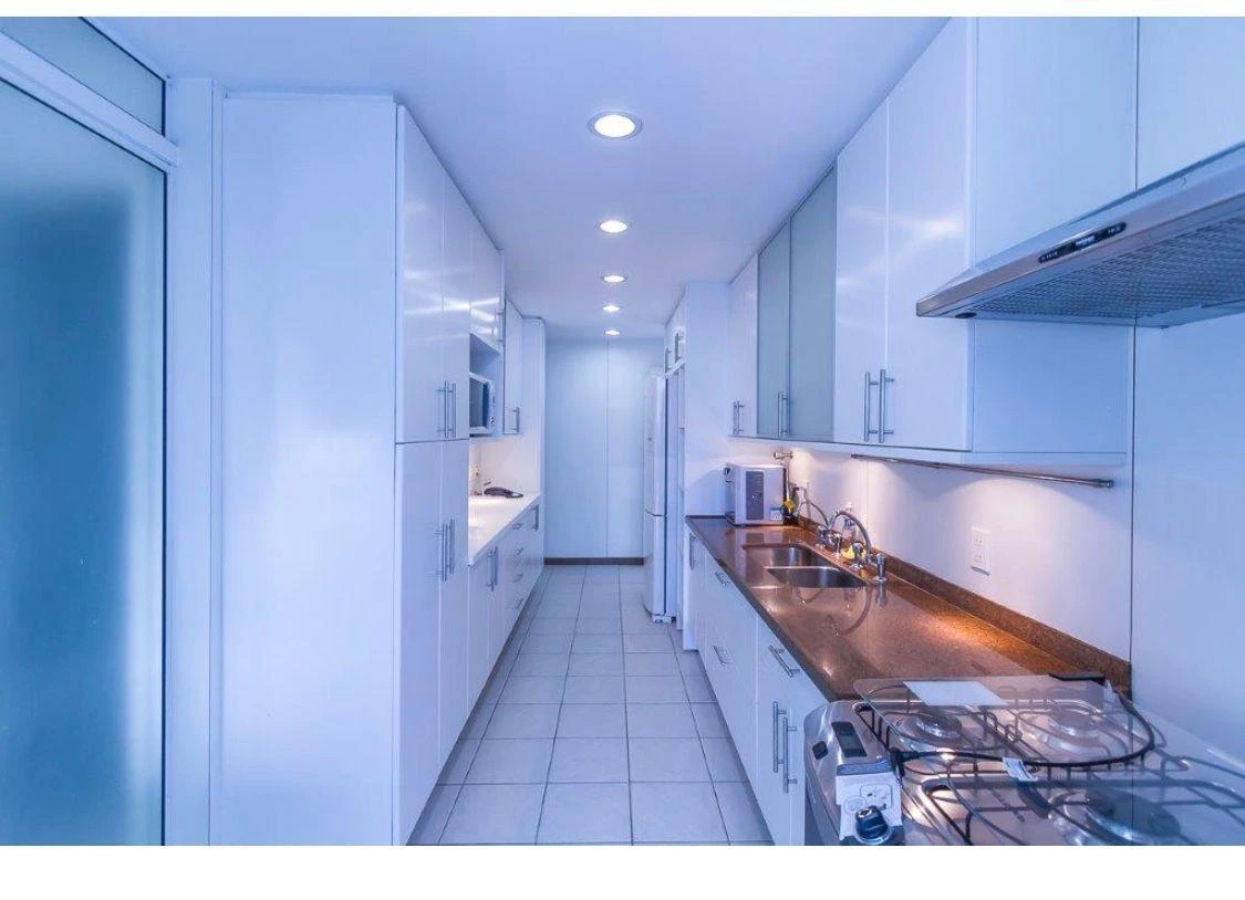 Apartamento mobiliado de 214 m² com 4 quartos e 5 banheiros — photo 5