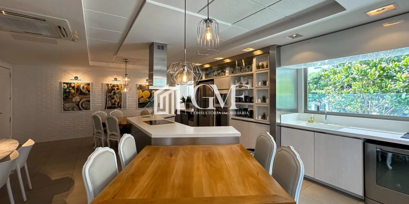 Furnished apartment, 57 m², with a glass-enclosed balcony — photo 9
