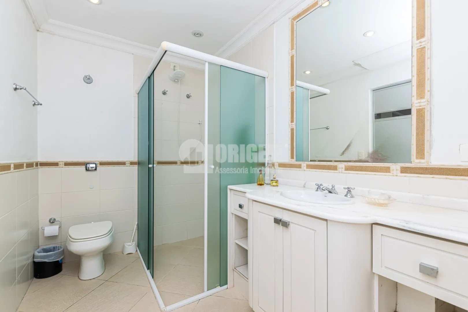 589 m² house with a bathtub and a water view — photo 36