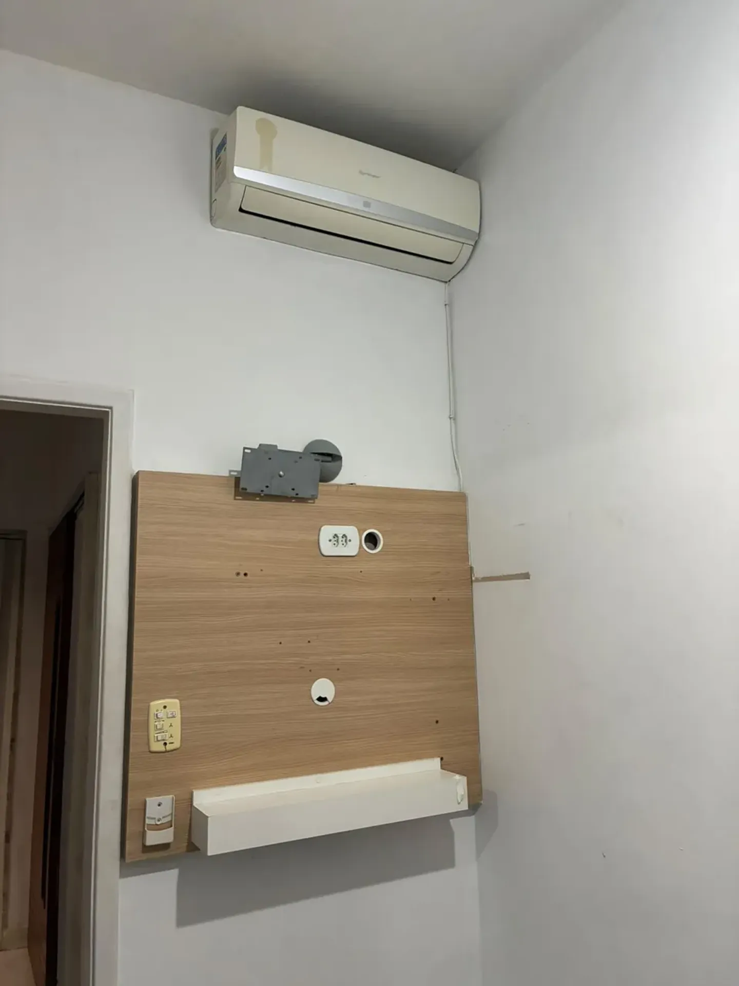 Furnished apartment with 2 bedrooms and a closed kitchen — photo 16