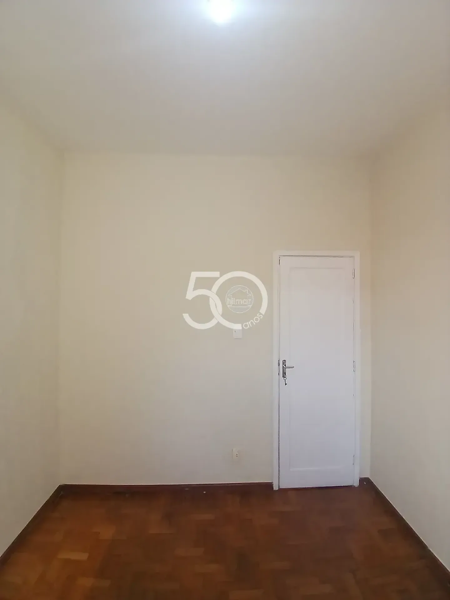Apartamento de 2 dormitorios con balcón y cocina separada — photo 6