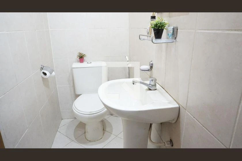 Облаштований будинок 245 м² з 4 спальнями та грилем на балконі — photo 7