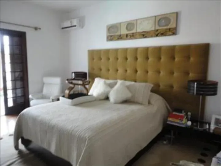 House with 5 bedrooms and a built-in balcony grill — photo 2