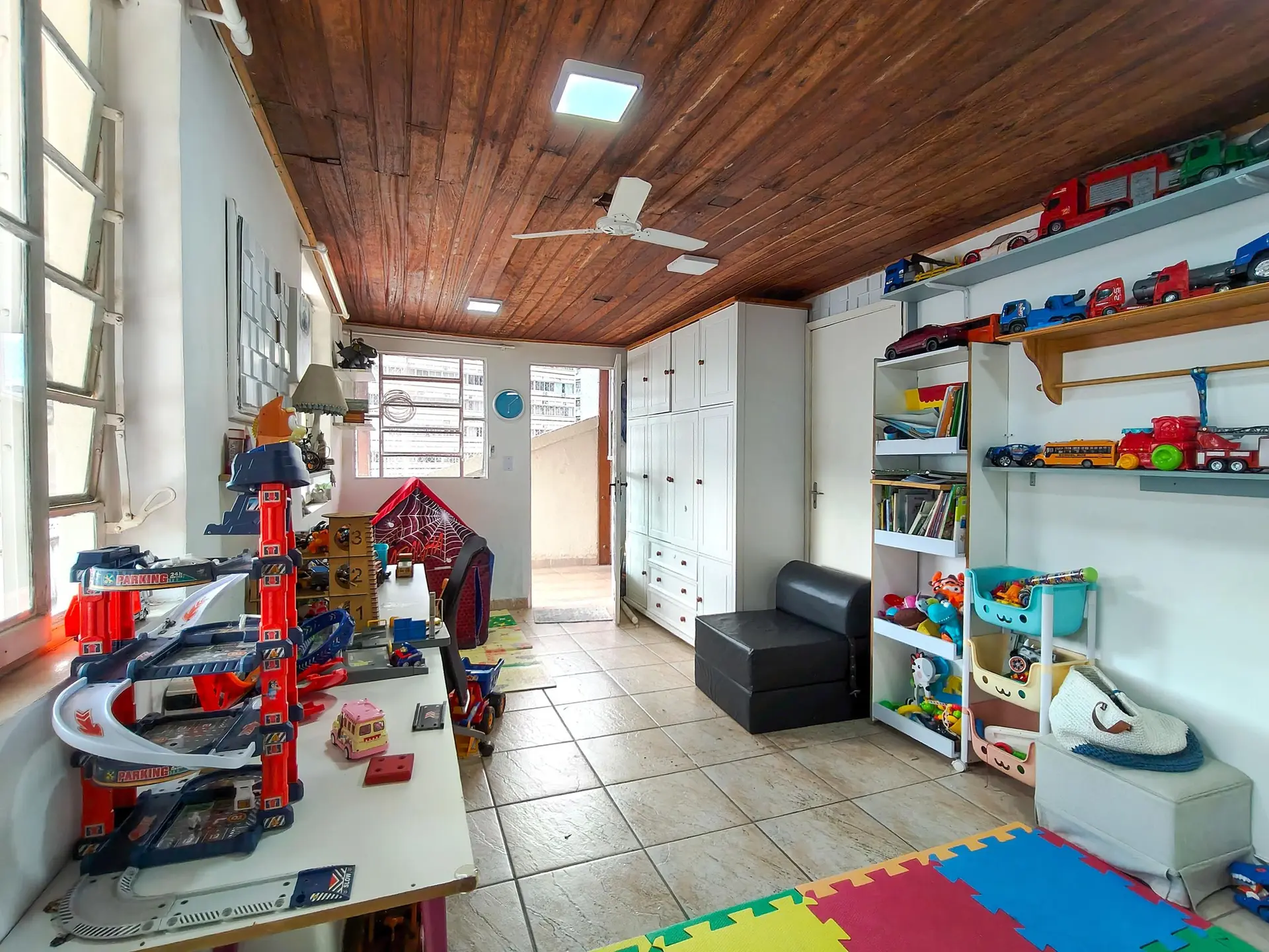 3-bedroom apartment with a mountain view in Rio de Janeiro — photo 3