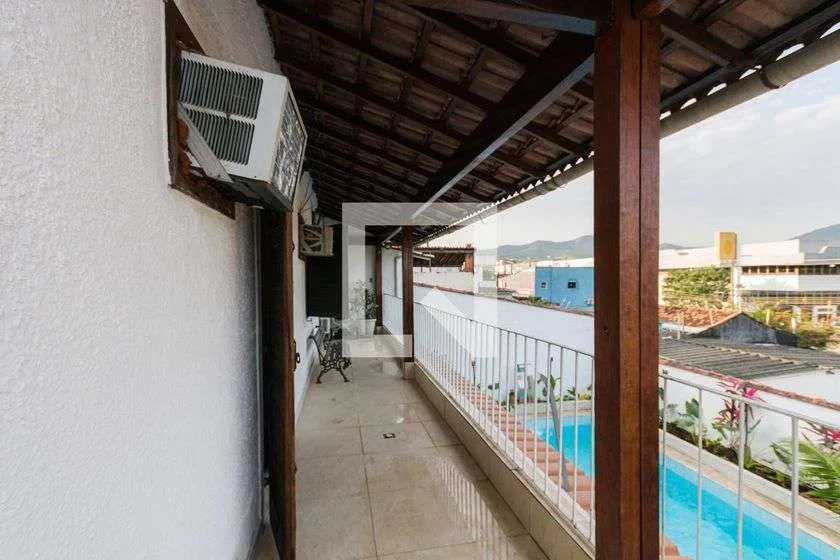 Private pool in a 5-bedroom house, 330 m² — photo 17