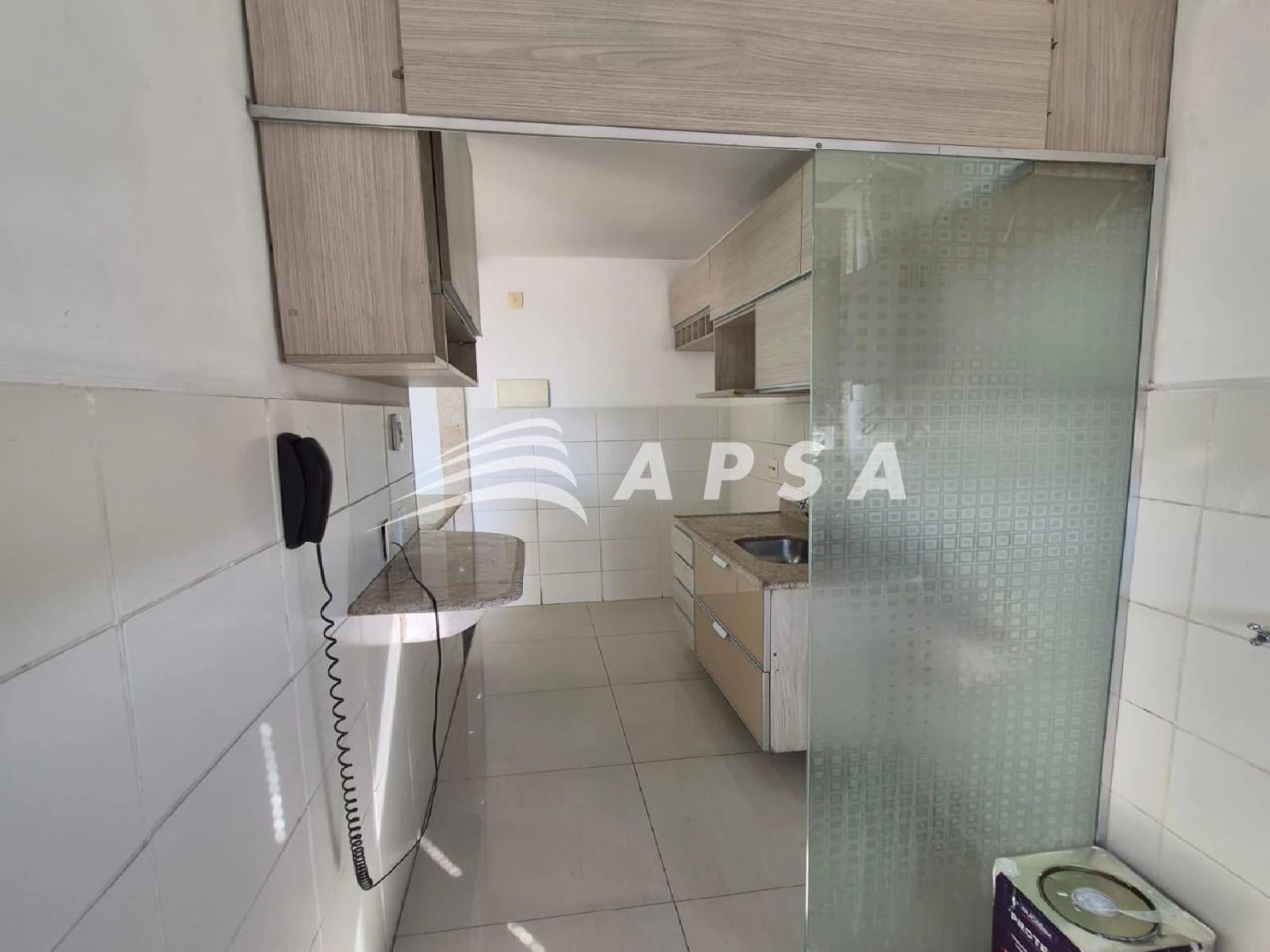 Apartamento de 2 quartos com piso de madeira ou laminado — photo 7