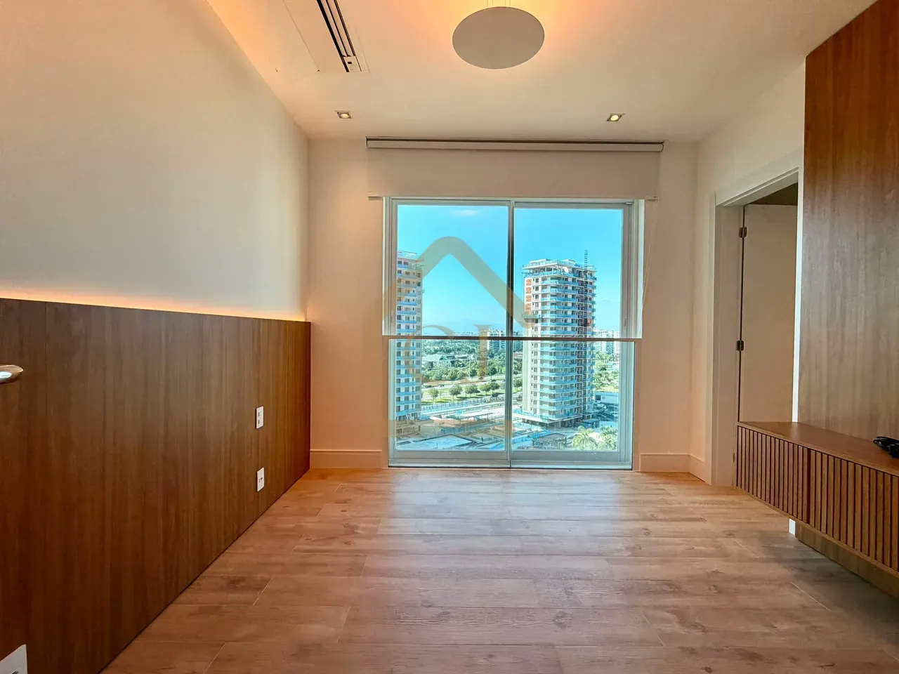Unfurnished 3-bedroom apartment with 5 bathrooms and balcony — photo 19