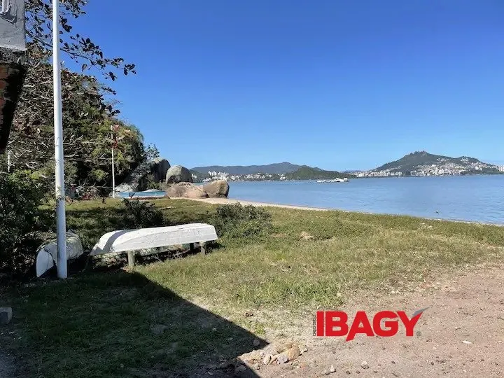 3-bedroom house with a water view in Florianópolis — photo 52