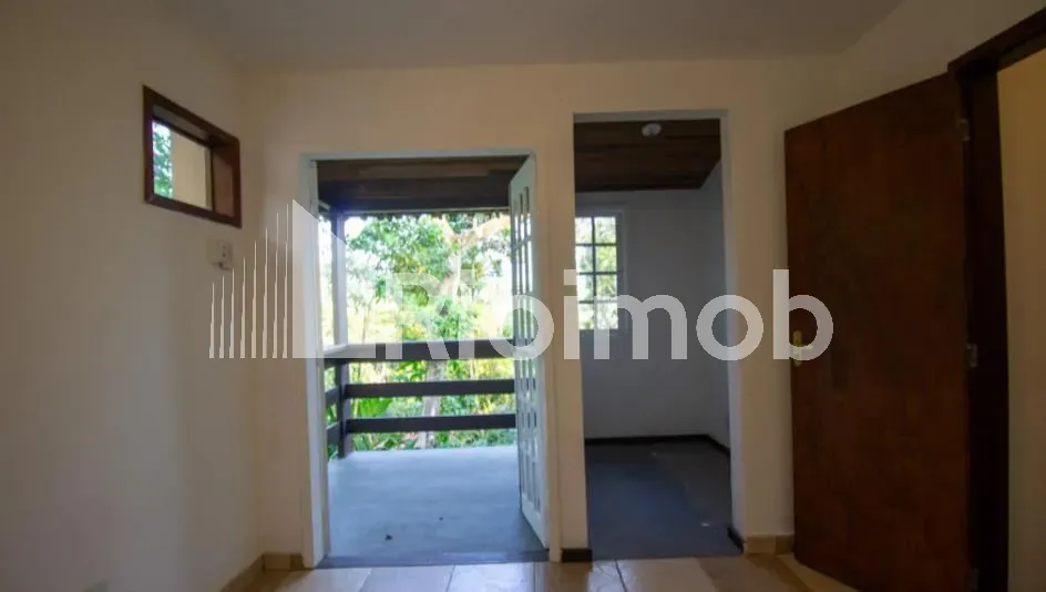 Casa de 4 dormitorios con 4 baños y parrilla embutida — photo 22