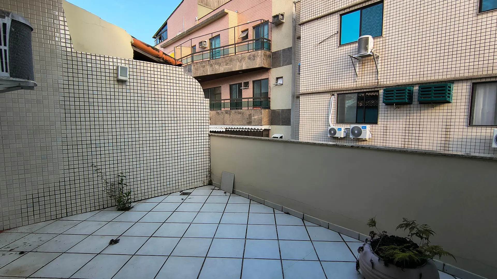 Condo house with balcony and 3 en-suite bedrooms — photo 38