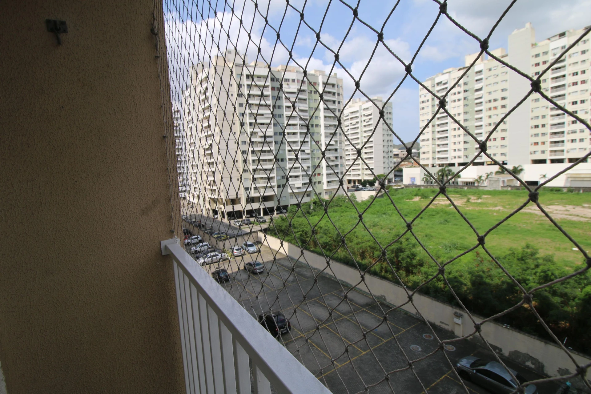 2-bedroom apartment with 1 bathroom and condo pool — photo 31