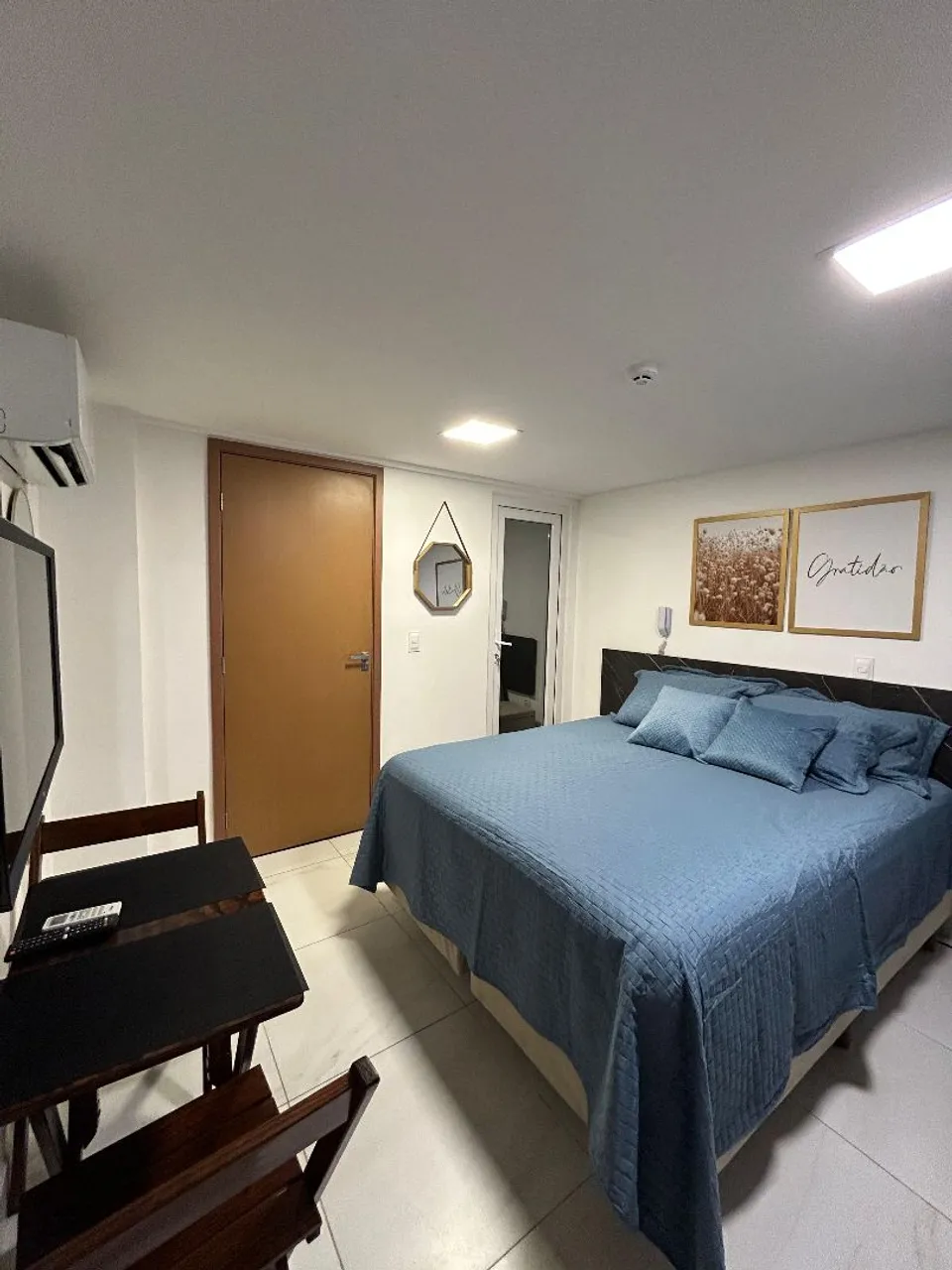 1-bedroom, 1-bath apartment with a compact kitchenette — photo 7