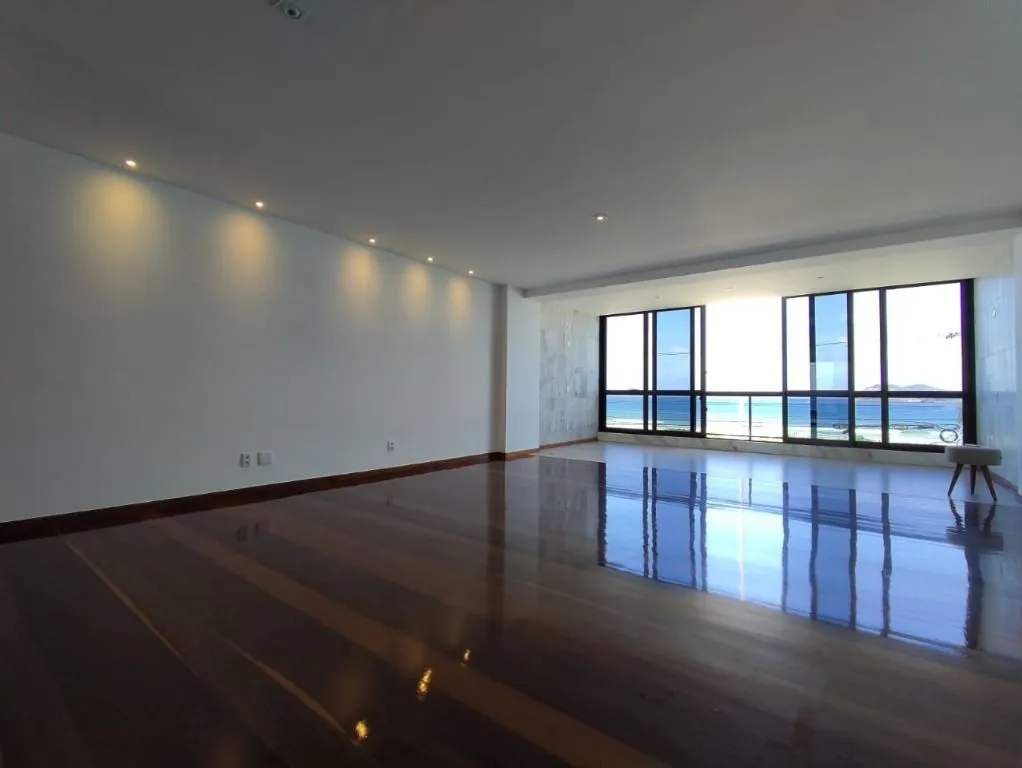 3-bedroom apartment with separate kitchen, 210 m² — photo 31