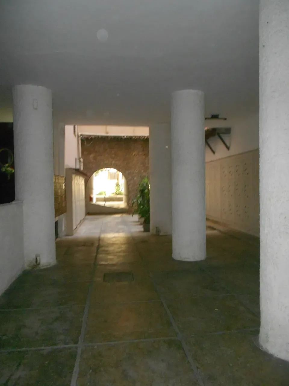 Unfurnished studio with 1 bedroom and wood floors — photo 6