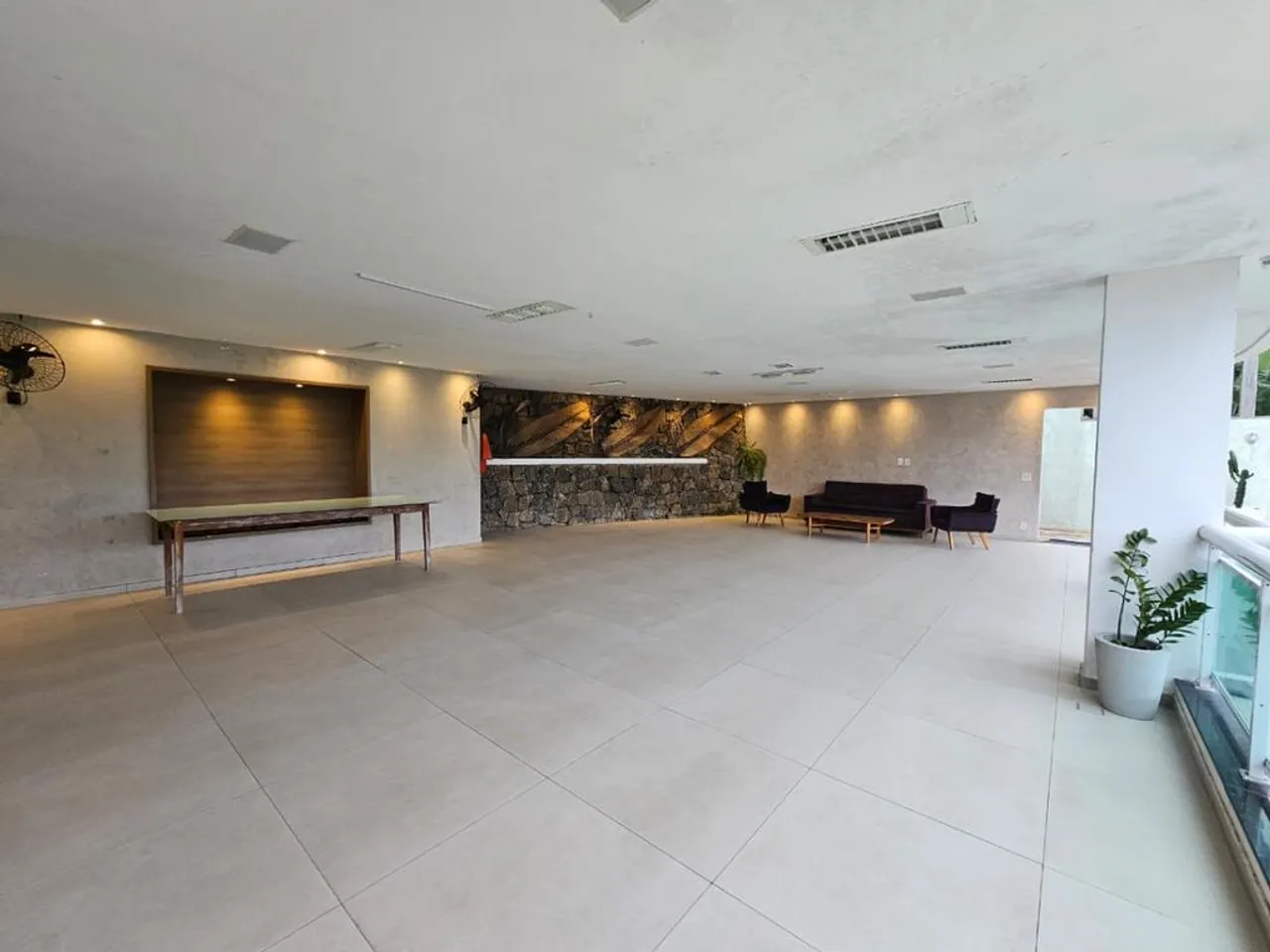 House with 5 bedrooms and open-plan kitchen — photo 2
