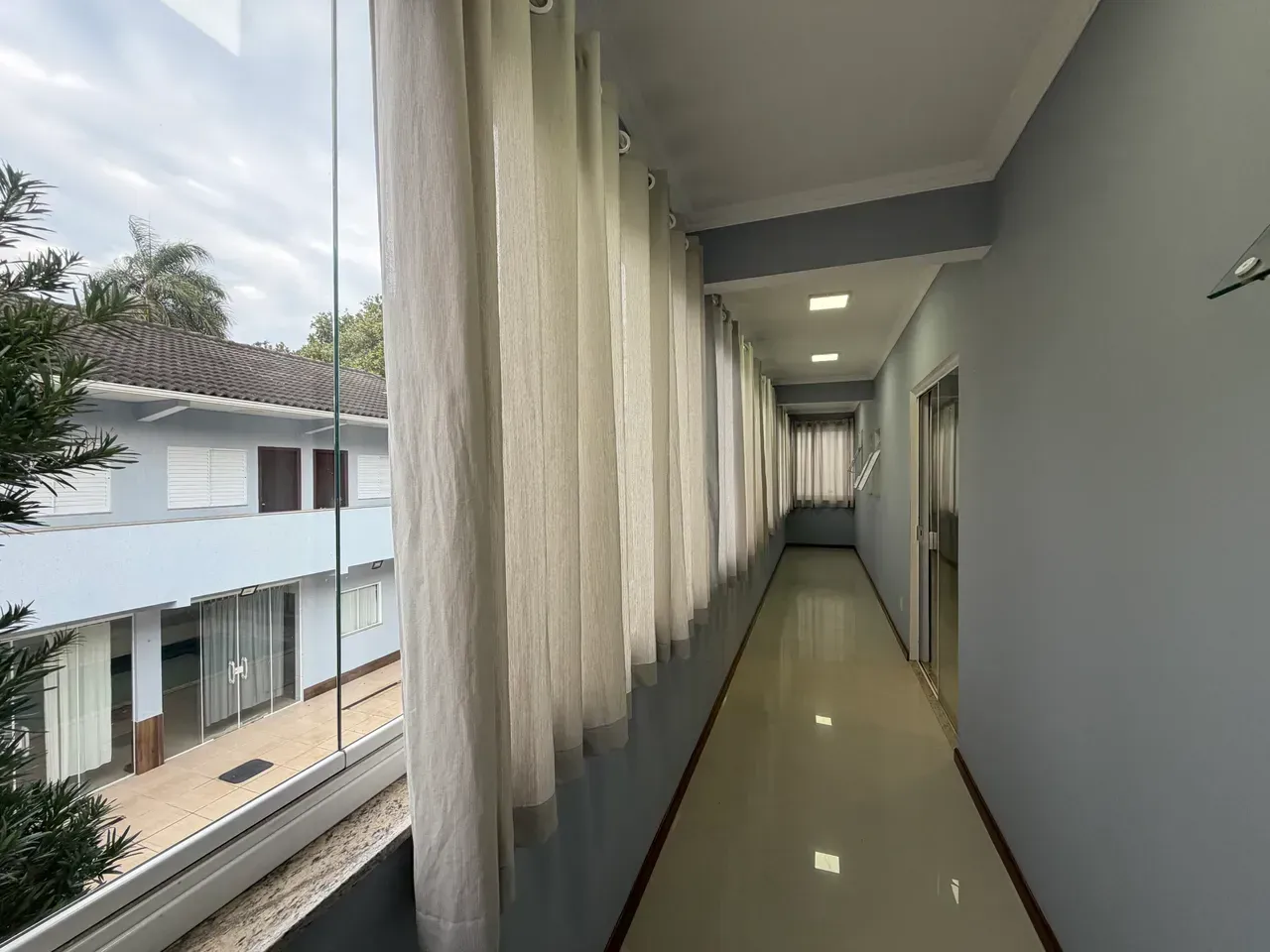 Casa com 4 quartos e 5 banheiros, 300 m² — photo 20