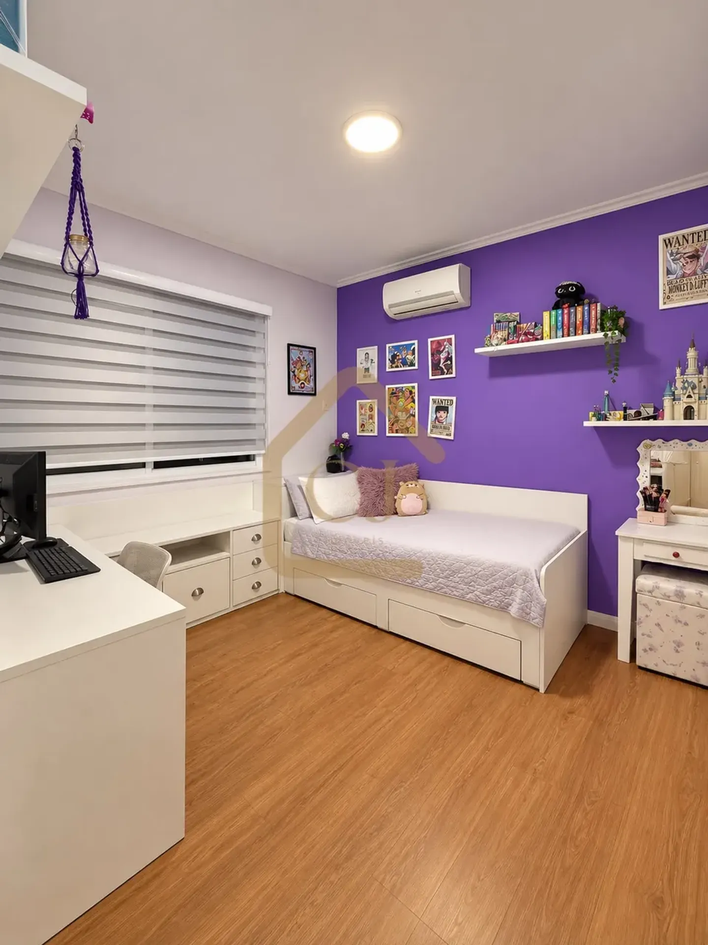 4-bedroom apartment in a building with a heated pool — photo 9