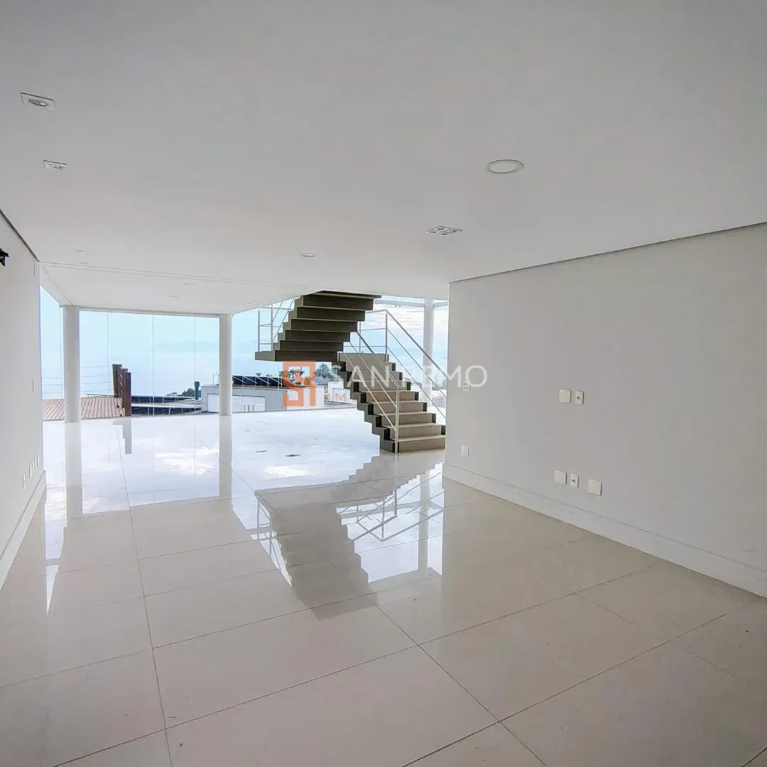 Дом с 3 спальнями и 2 ванными, 4 парковки и 718 м² — photo 18