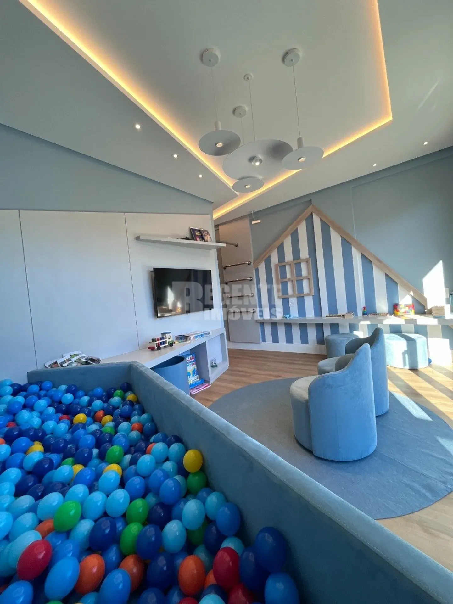 Apartamento mobiliado de 2 dormitórios com churrasqueira na sacada — photo 2