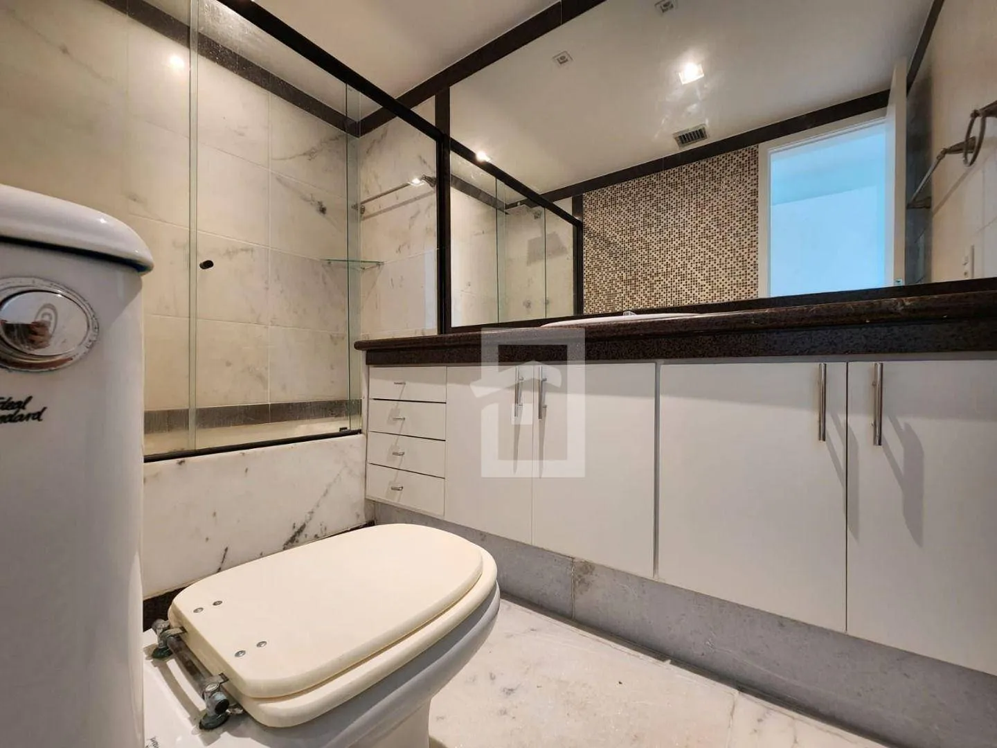 4-bedroom apartment with enclosed balcony and private garden — photo 45