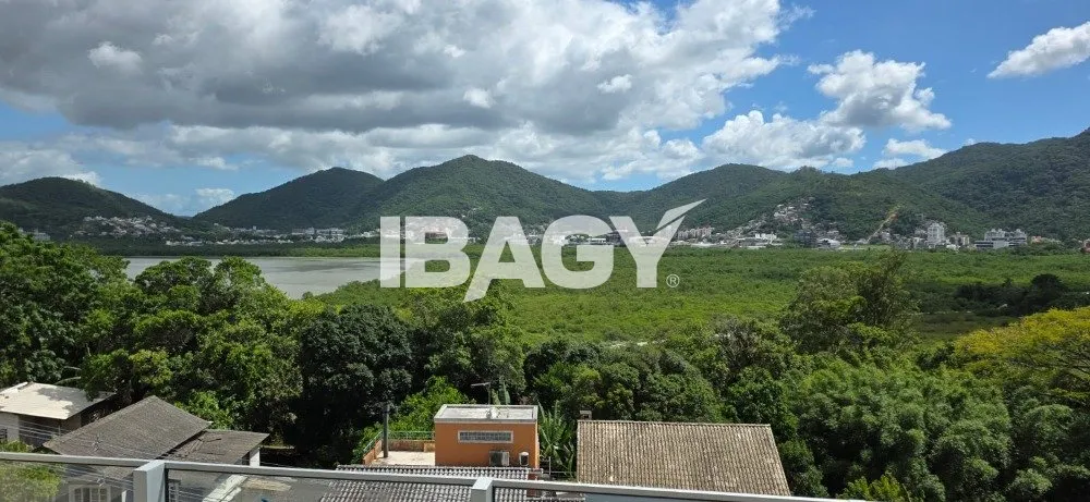 Furnished 133 m² apartment with 3 en-suite bedrooms — photo 25