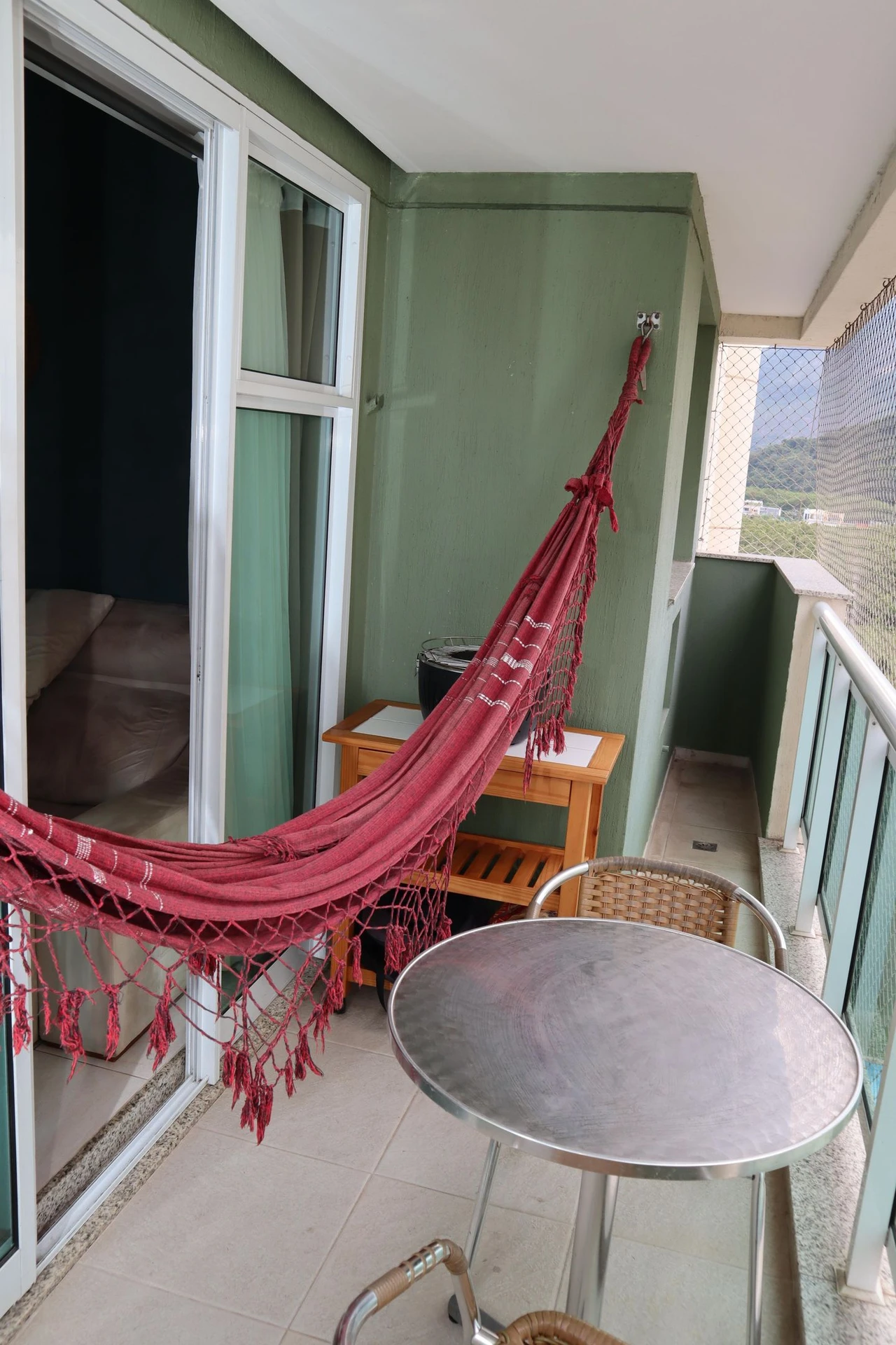 2-bedroom apartment with a mountain view — photo 13