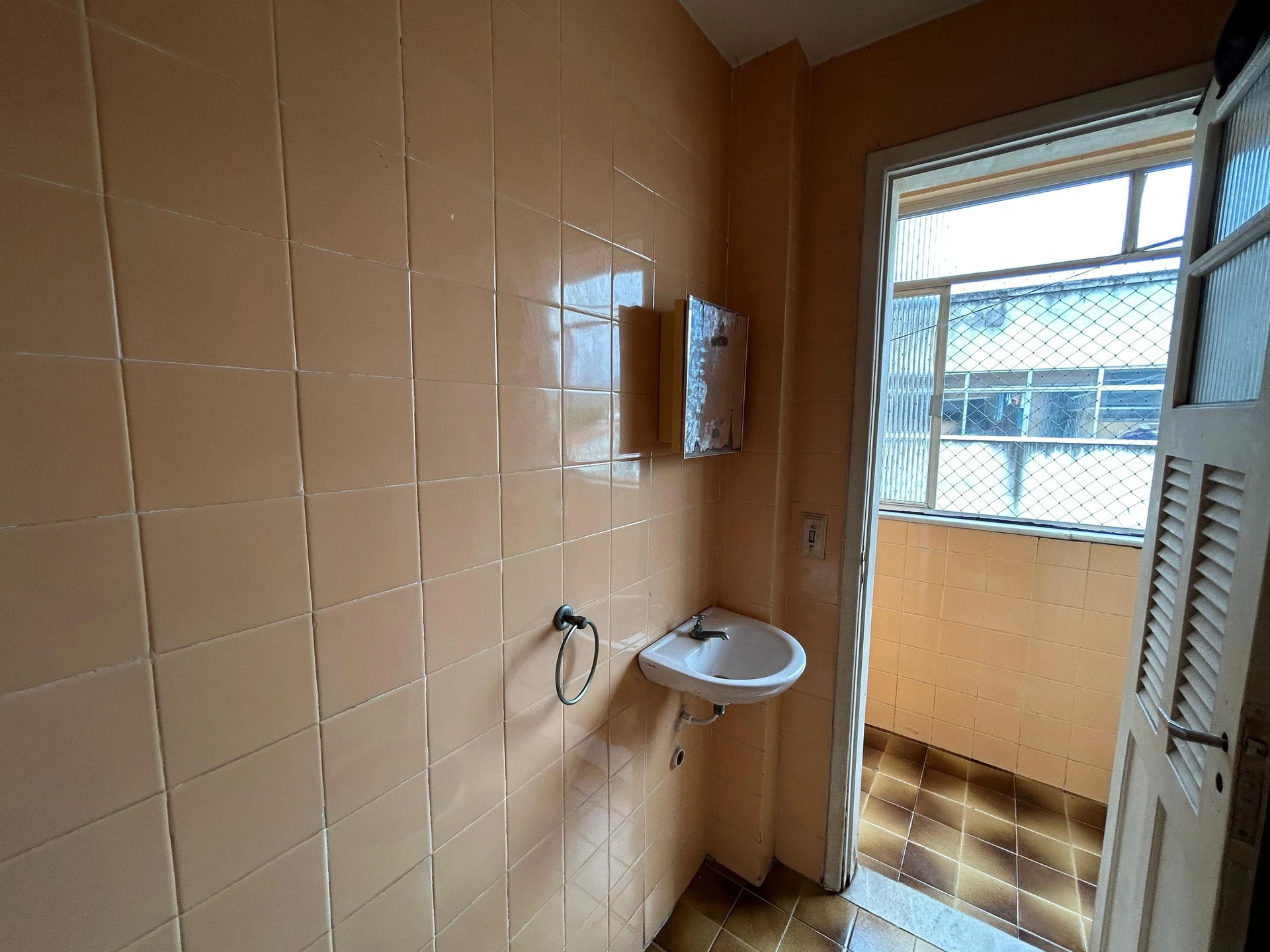 Washing machine in a 3-bedroom apartment, 130 m² — photo 37