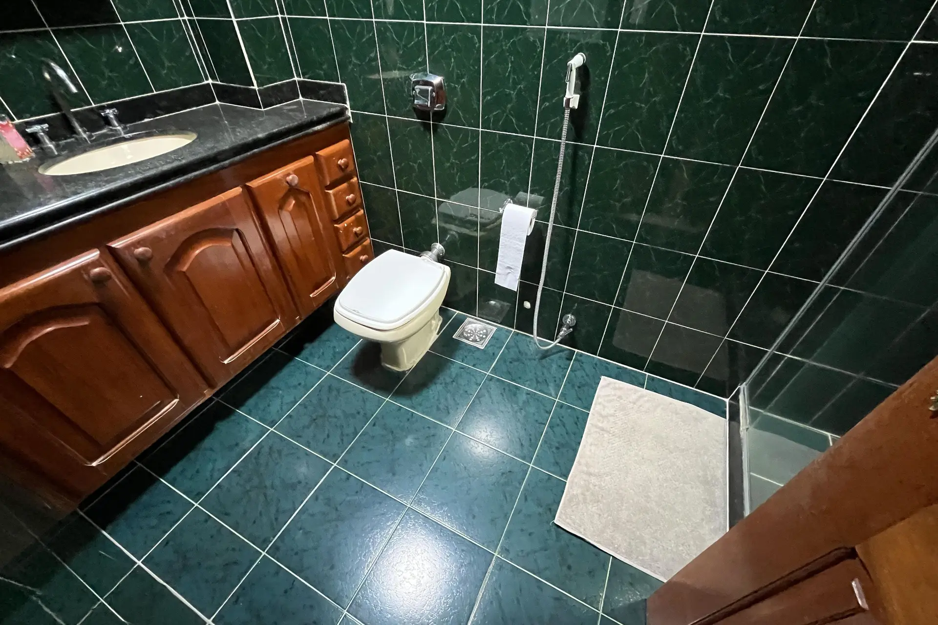 Будинок із 3 спальнями та дерев'яною підлогою або ламінатом — photo 19