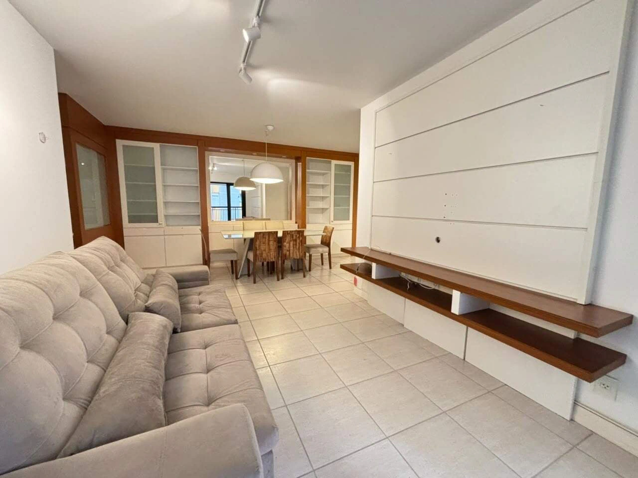 Furnished apartment, 122 m², with a glass-enclosed balcony — photo 5