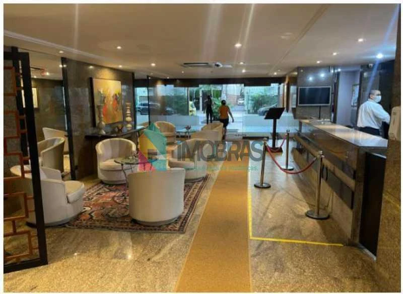 Floor-to-ceiling windows in a one-bedroom apartment, 50 m² — photo 13