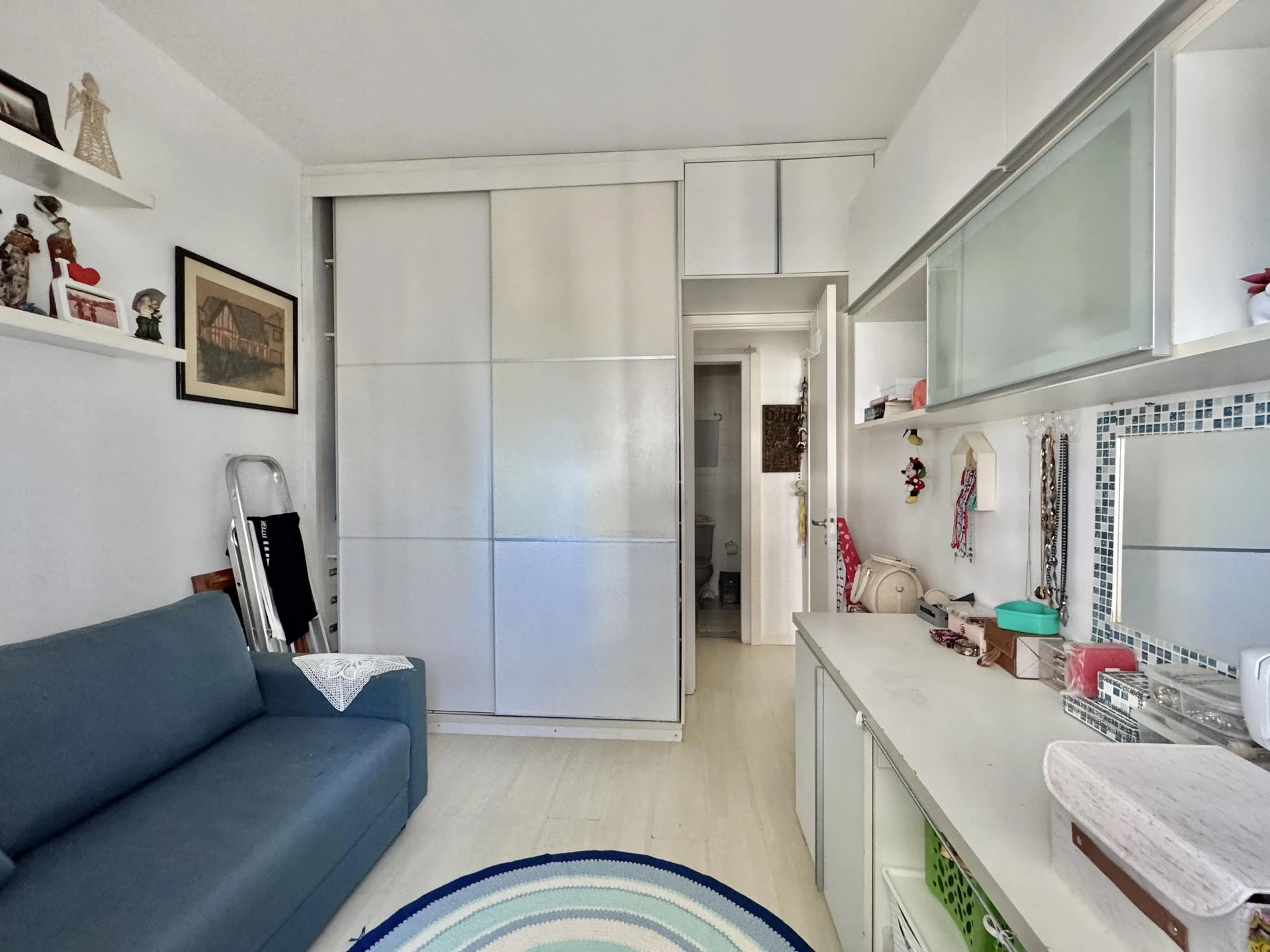 Glass-enclosed balcony in a 2-bedroom apartment, 72 m² — photo 16