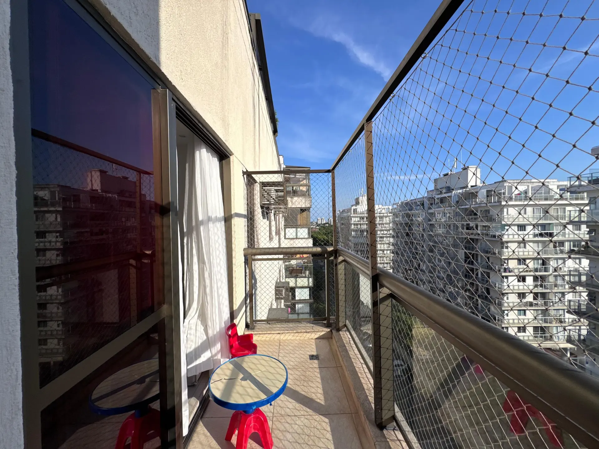 4-bedroom apartment with a glass-enclosed balcony — photo 31
