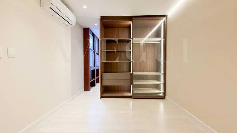 Floor-to-ceiling windows in a 3-bedroom apartment, 170 m² — photo 10
