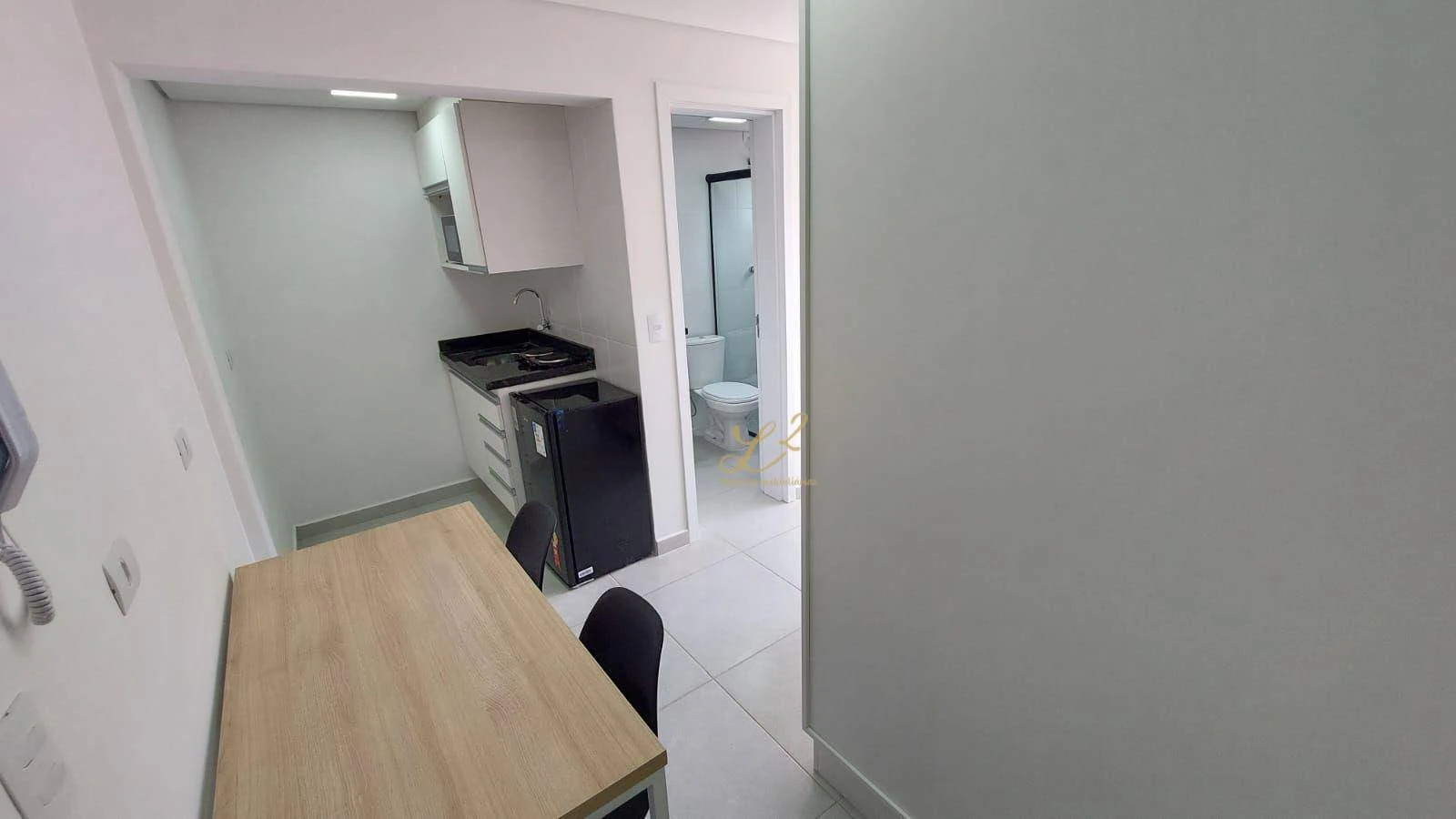 Furnished studio, 17 m², with a home office — photo 3