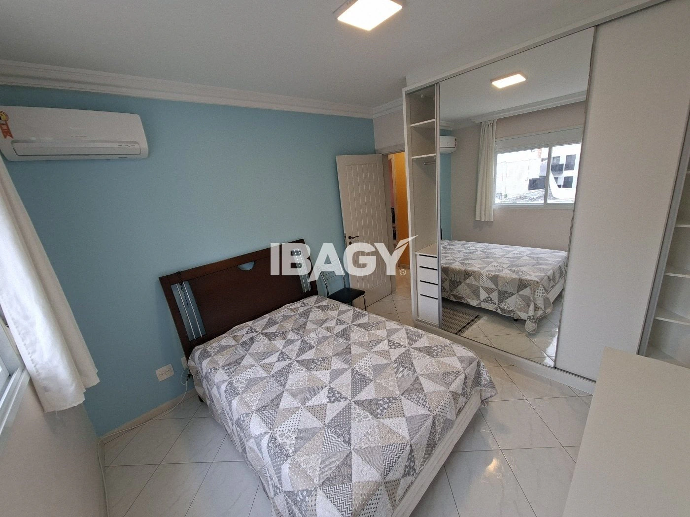 3-bedroom apartment with a bathtub in Florianópolis — photo 13