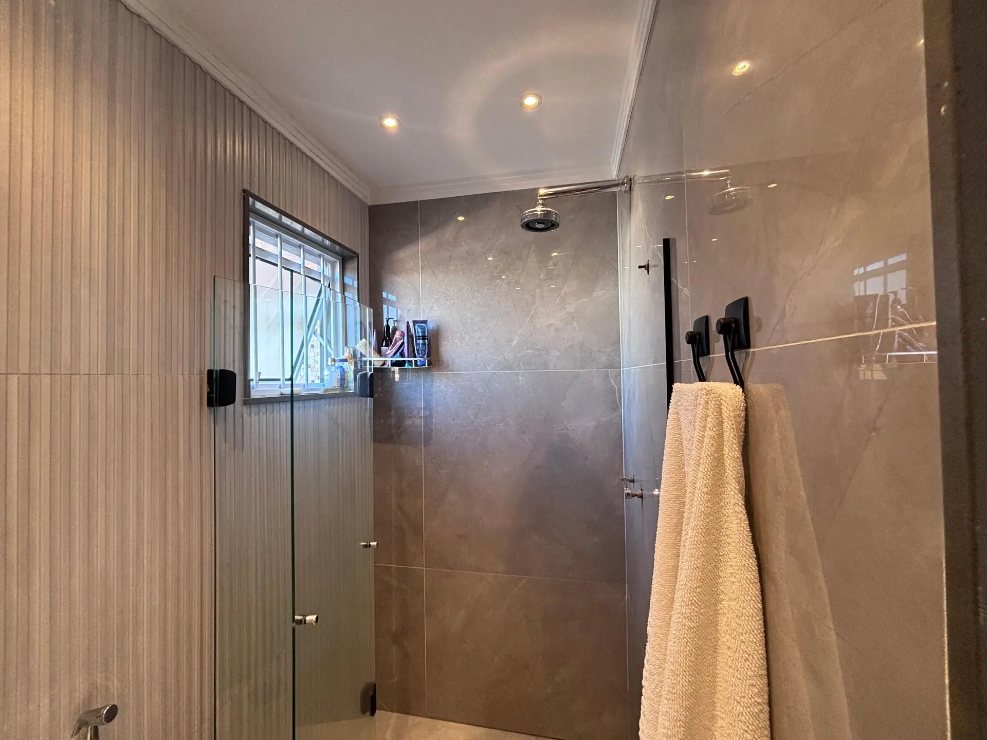 Apartamento mobiliado com 4 quartos e 4 banheiros — photo 59