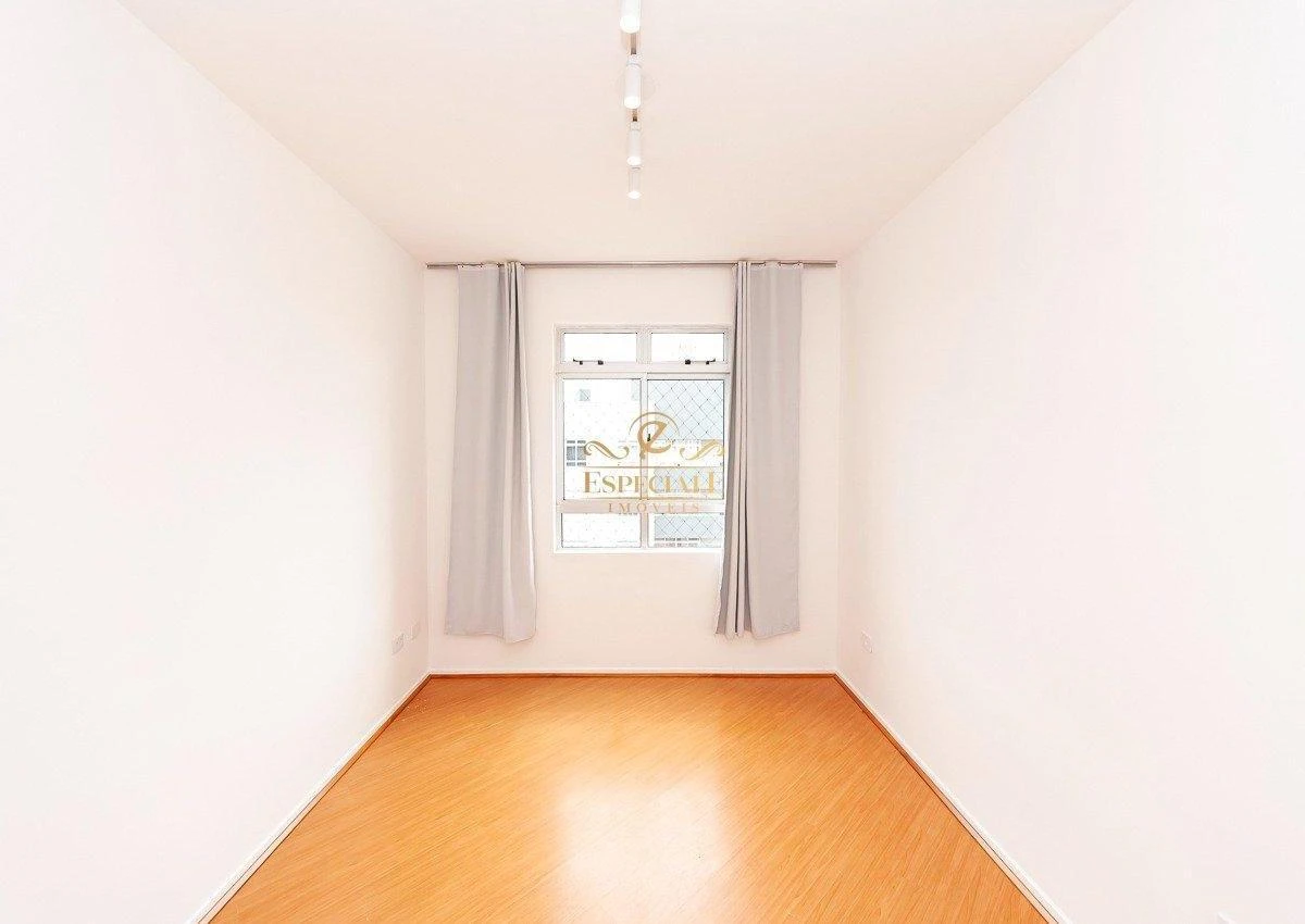 3-bedroom apartment with wood or laminate floors in Curitiba — photo 10