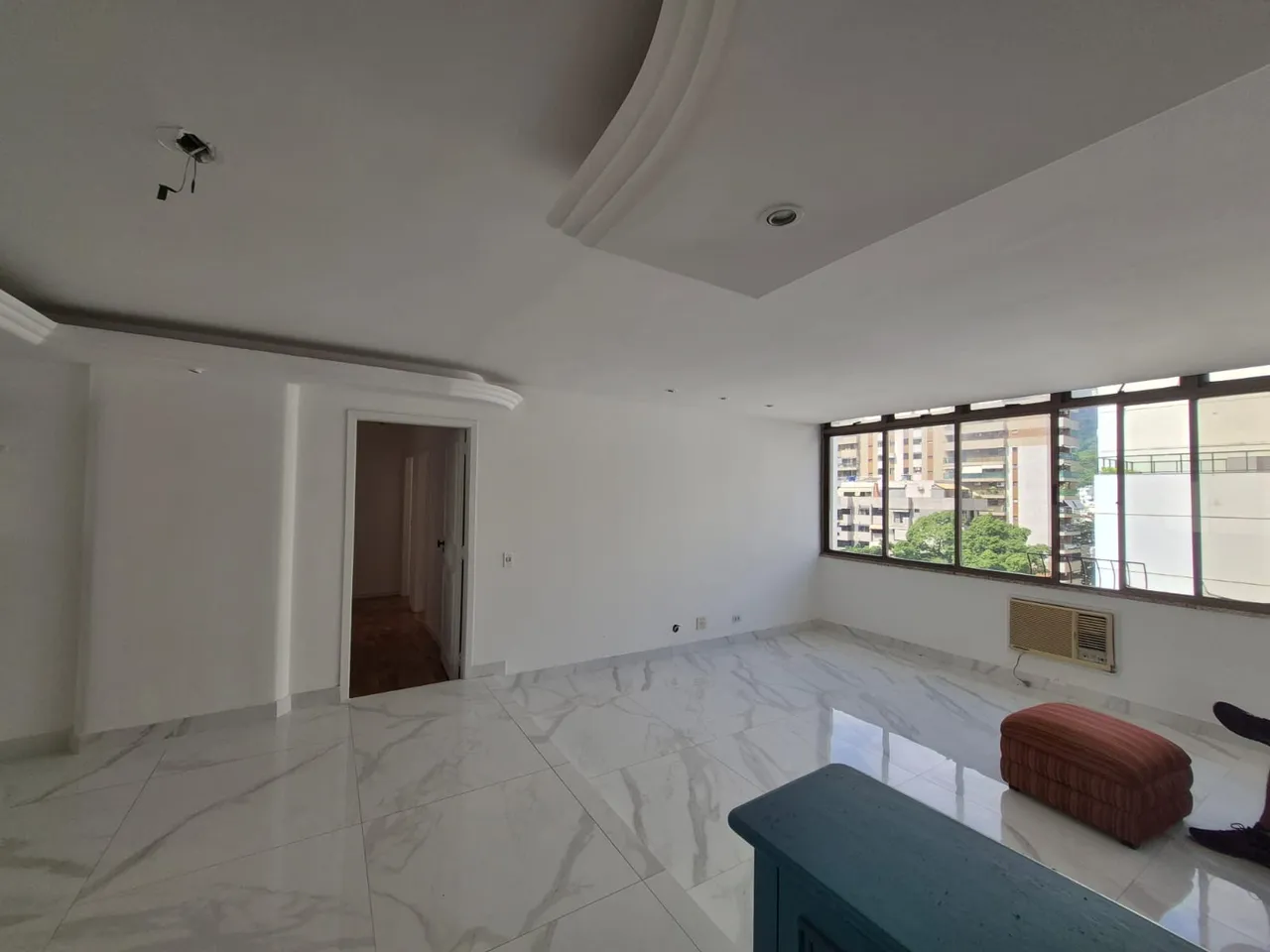 3-bedroom apartment with 3 bathrooms and city views — photo 3
