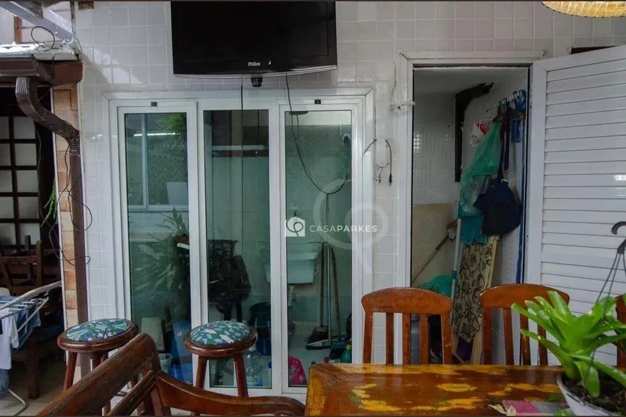 Casa com 3 dormitórios e 250 m², com varanda