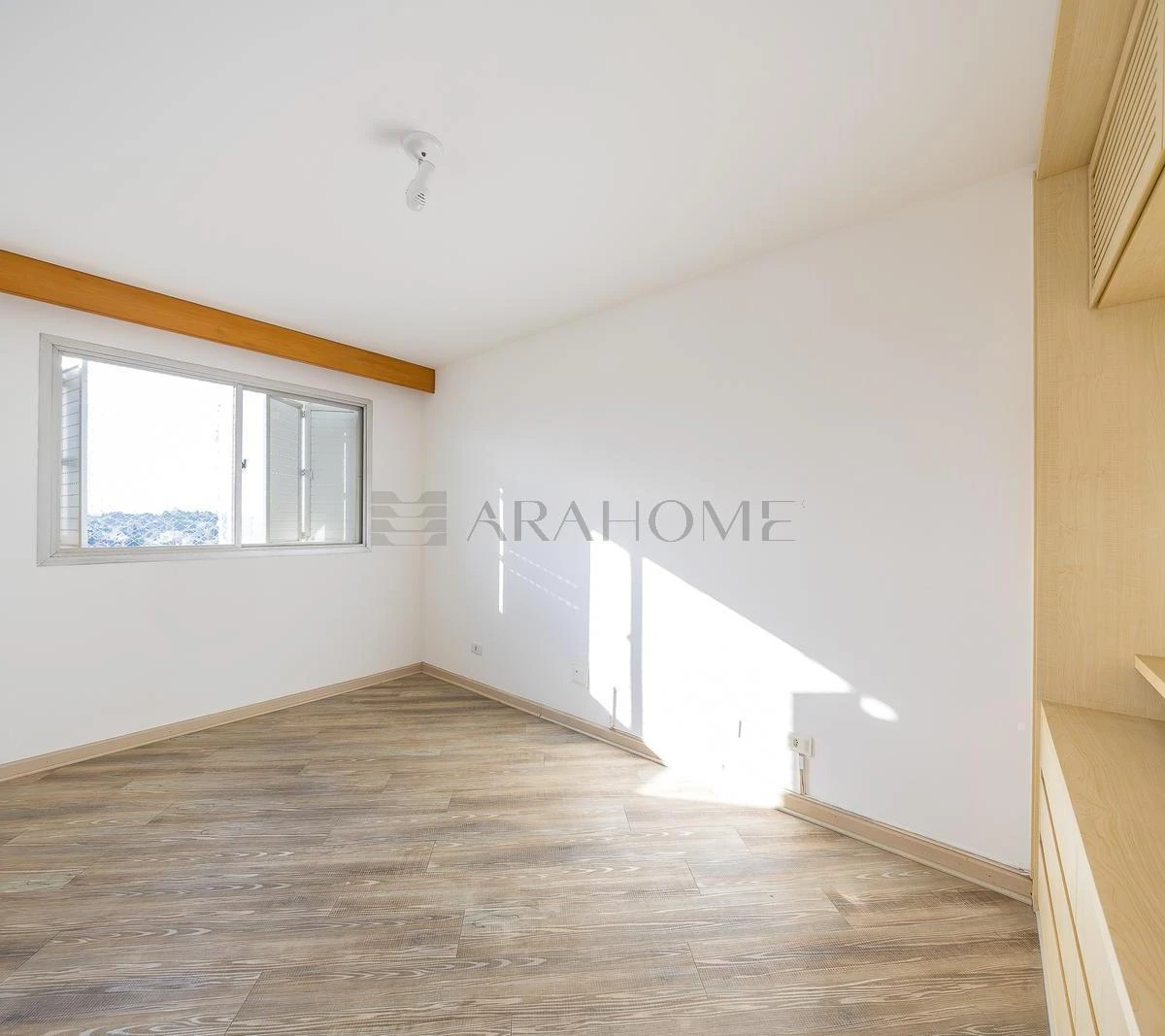 4-bedroom apartment with a bathtub in Curitiba — photo 5